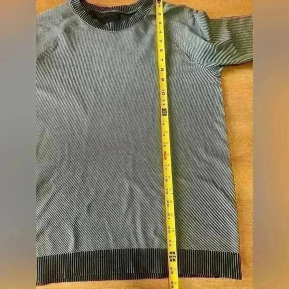 Lululemon crew neck - Picture 6 of 8